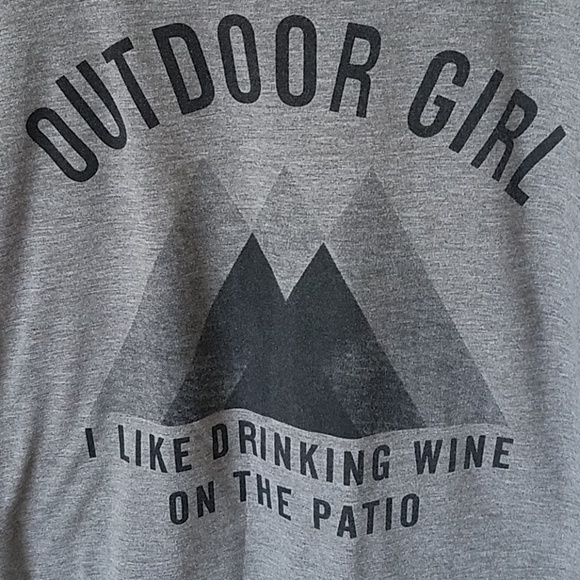 𝅺wine Graphic tank top Gray 18" bust 26" length - Picture 2 of 5